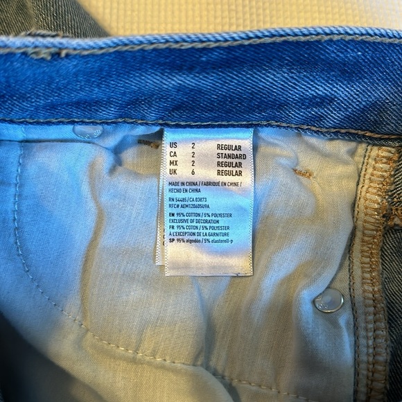 American Eagle Mom Distressed Ripped Jeans size 2 Regular - Picture 8 of 13